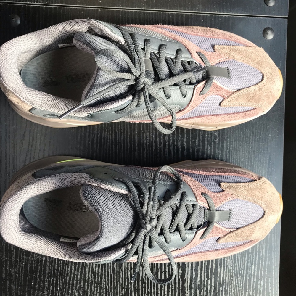 Yeezy 700 Mauve